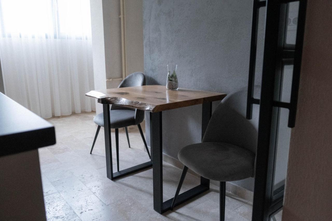 Cosy 2 Rooms Apartment In The Center Of The City بوخارست المظهر الخارجي الصورة